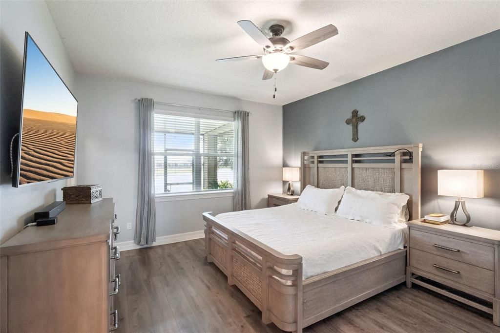 For Sale: $399,999 (3 beds, 2 baths, 1972 Square Feet)