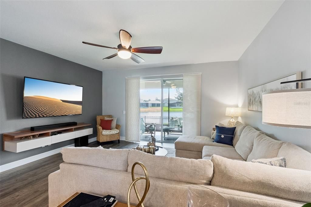 For Sale: $399,999 (3 beds, 2 baths, 1972 Square Feet)