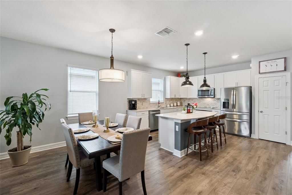 For Sale: $399,999 (3 beds, 2 baths, 1972 Square Feet)