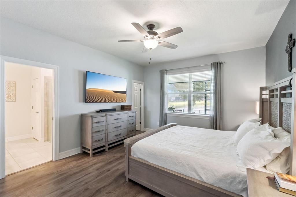 For Sale: $399,999 (3 beds, 2 baths, 1972 Square Feet)