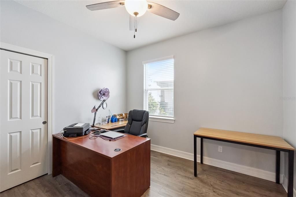 For Sale: $399,999 (3 beds, 2 baths, 1972 Square Feet)