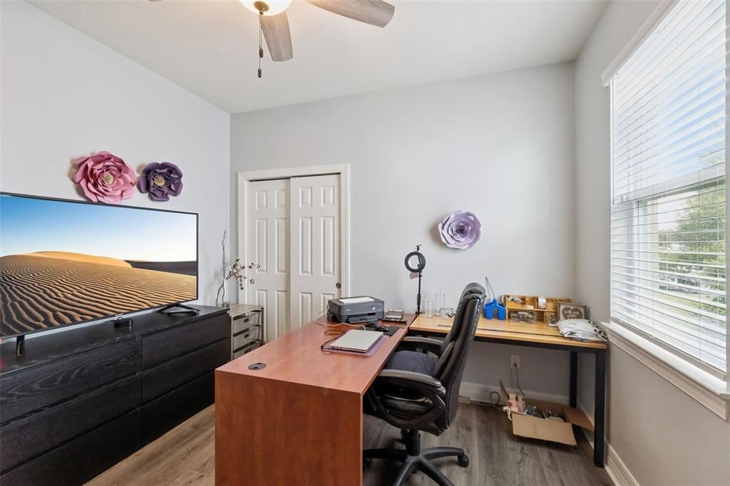 For Sale: $399,999 (3 beds, 2 baths, 1972 Square Feet)