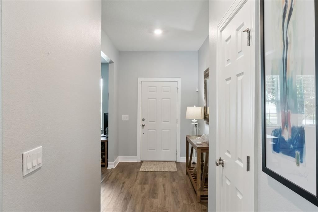 For Sale: $399,999 (3 beds, 2 baths, 1972 Square Feet)