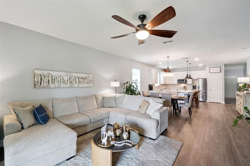 For Sale: $399,999 (3 beds, 2 baths, 1972 Square Feet)