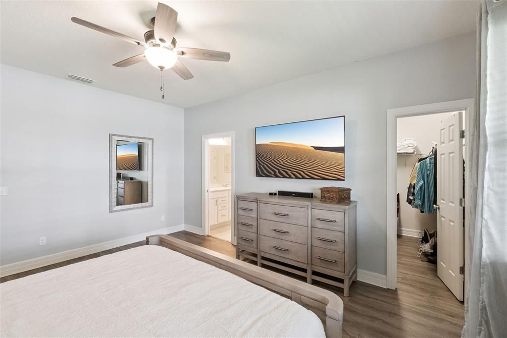For Sale: $399,999 (3 beds, 2 baths, 1972 Square Feet)
