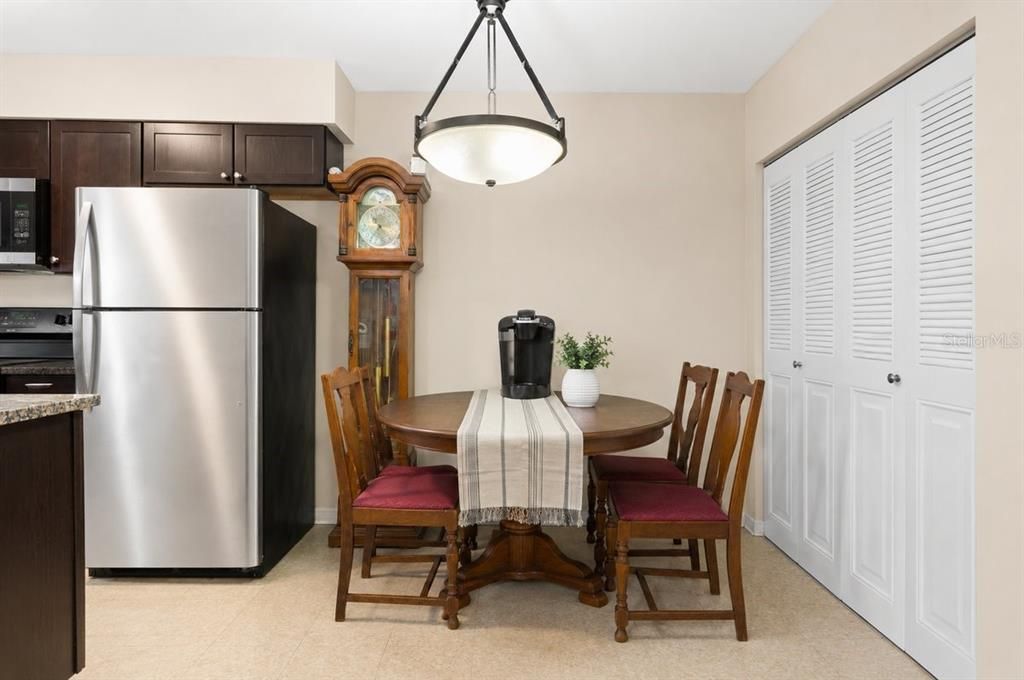 For Sale: $124,999 (2 beds, 1 baths, 800 Square Feet)
