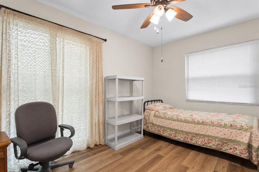 For Sale: $124,999 (2 beds, 1 baths, 800 Square Feet)