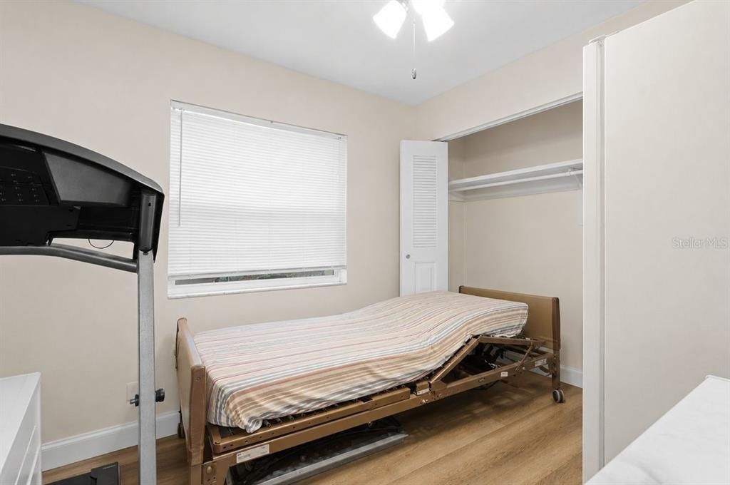 For Sale: $124,999 (2 beds, 1 baths, 800 Square Feet)