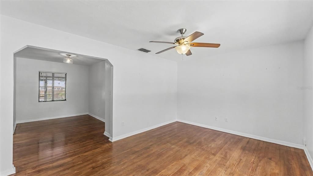 En Venta: $249,900 (2 camas, 1 baños, 812 Pies cuadrados)