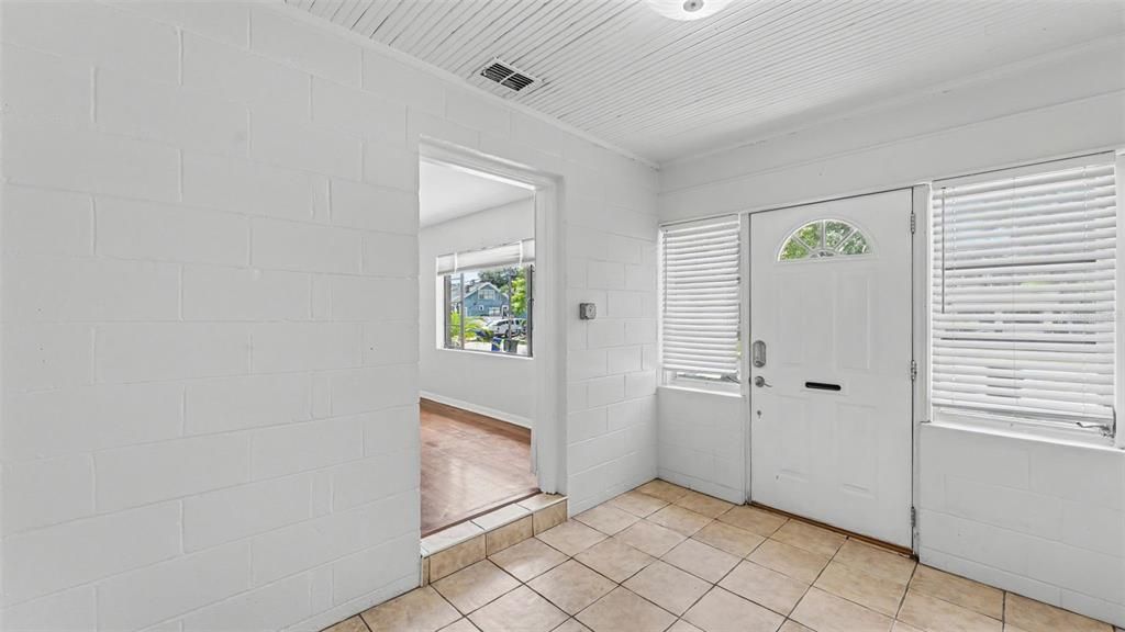 En Venta: $249,900 (2 camas, 1 baños, 812 Pies cuadrados)