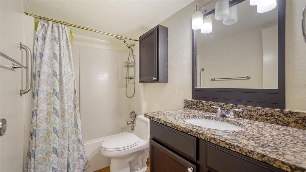 Activo con contrato: $135,000 (2 camas, 1 baños, 847 Pies cuadrados)