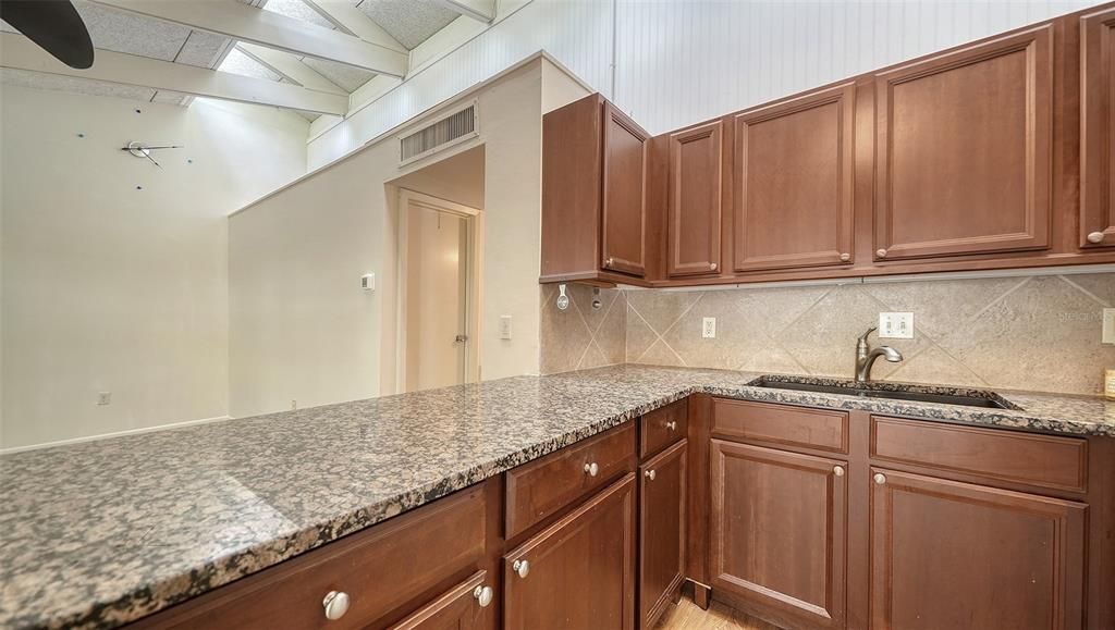 Activo con contrato: $135,000 (2 camas, 1 baños, 847 Pies cuadrados)
