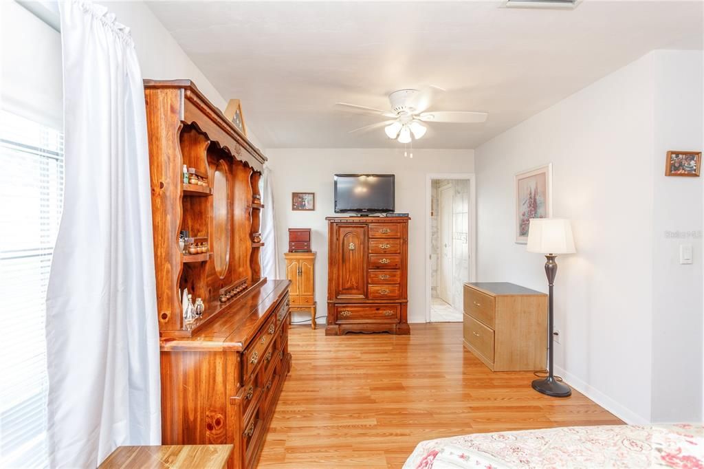 En Venta: $250,000 (2 camas, 2 baños, 1517 Pies cuadrados)