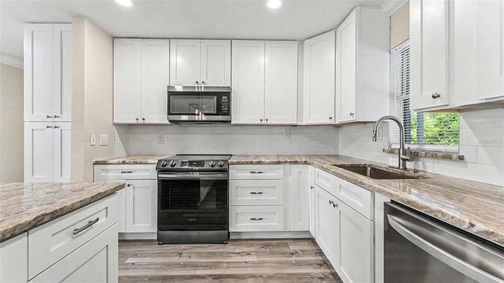 На продажу: $365,000 (3 спален, 2 ванн, 1394 Квадратных фут)