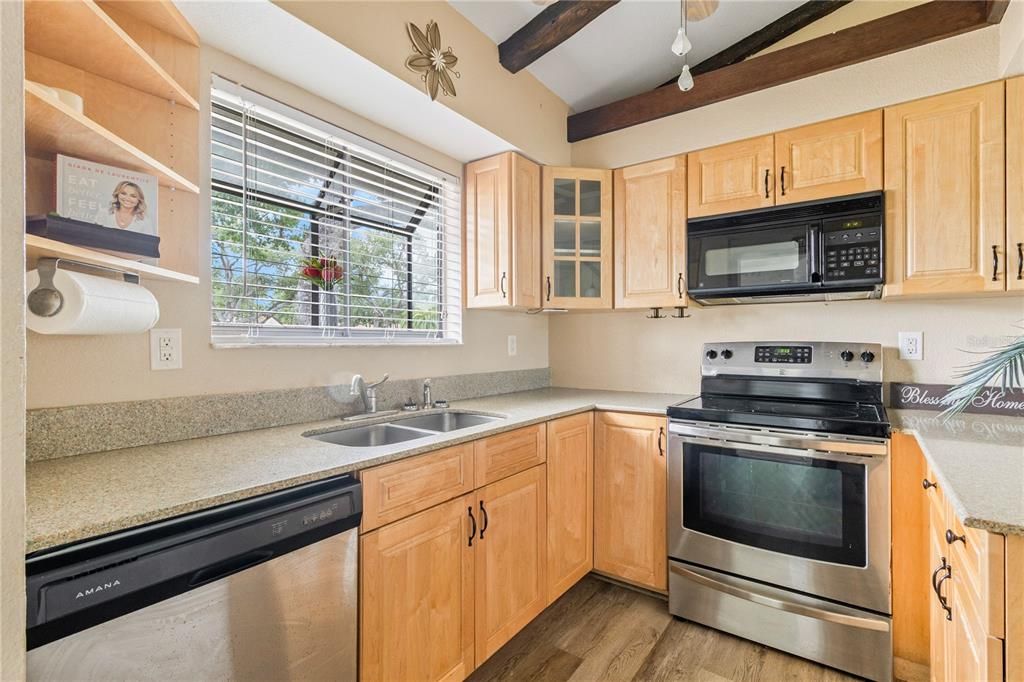 En Venta: $159,000 (2 camas, 2 baños, 922 Pies cuadrados)