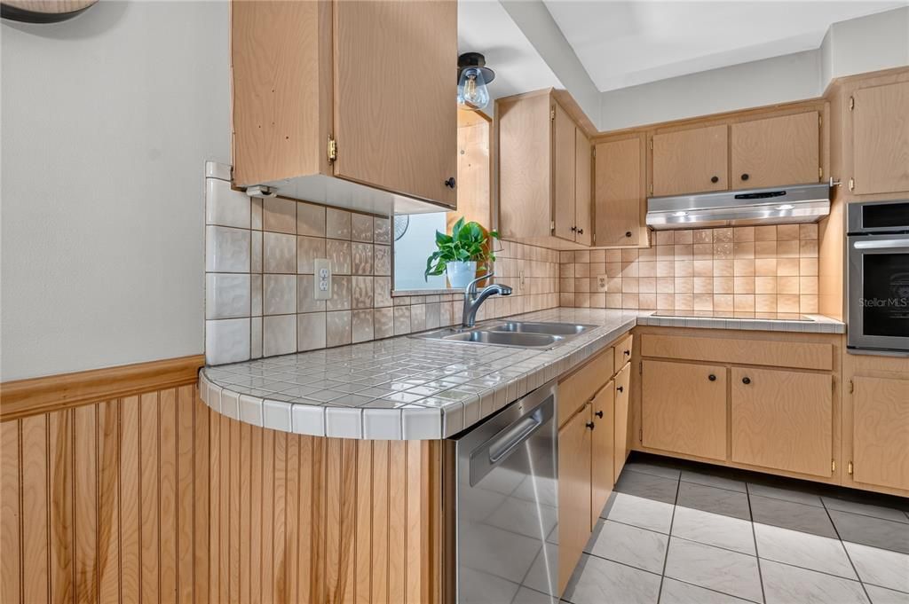 For Sale: $499,900 (3 beds, 2 baths, 1619 Square Feet)