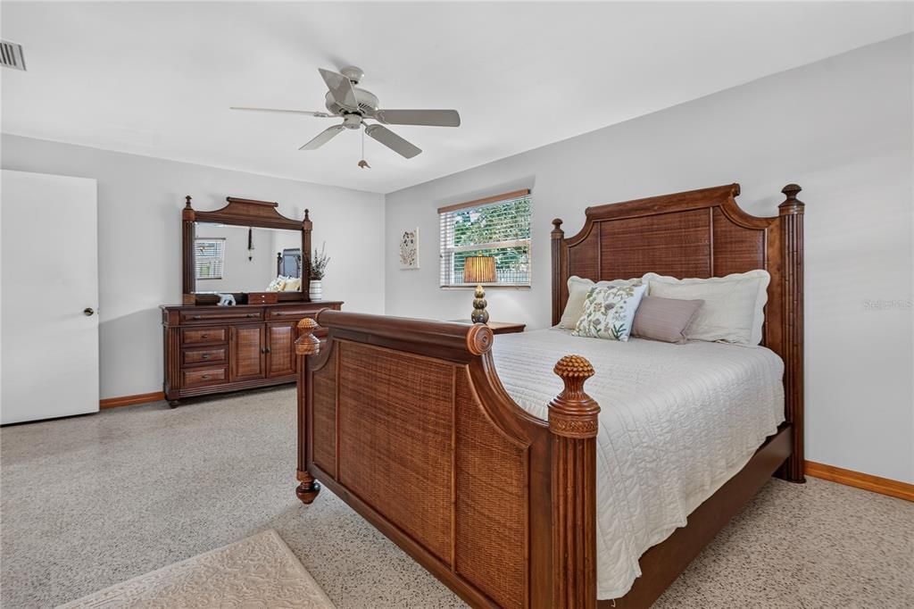 For Sale: $499,900 (3 beds, 2 baths, 1619 Square Feet)
