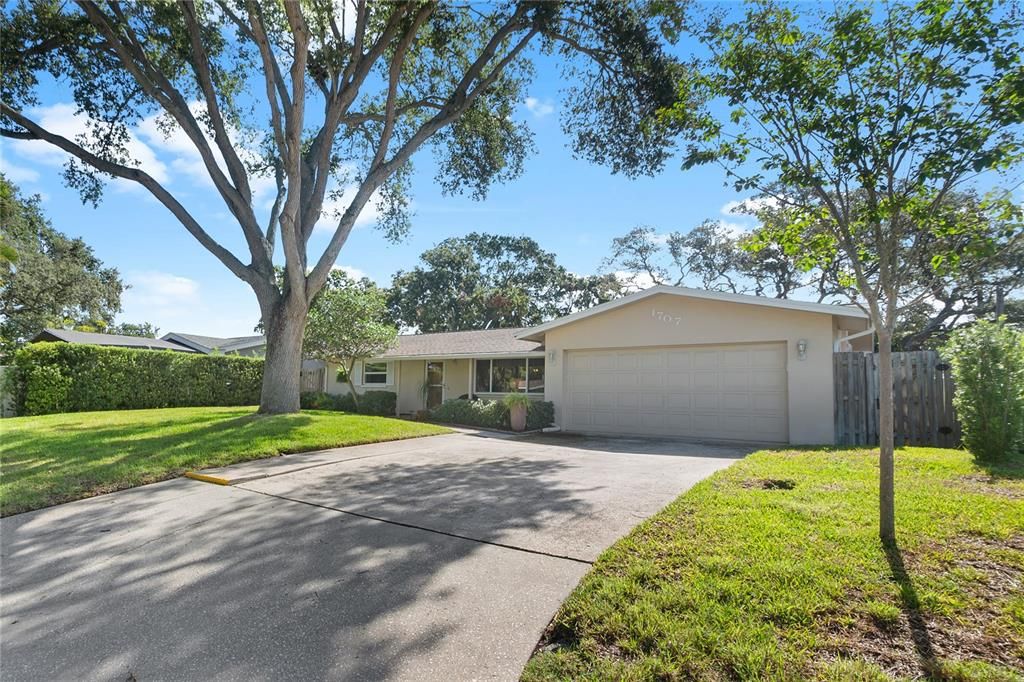 For Sale: $499,900 (3 beds, 2 baths, 1619 Square Feet)