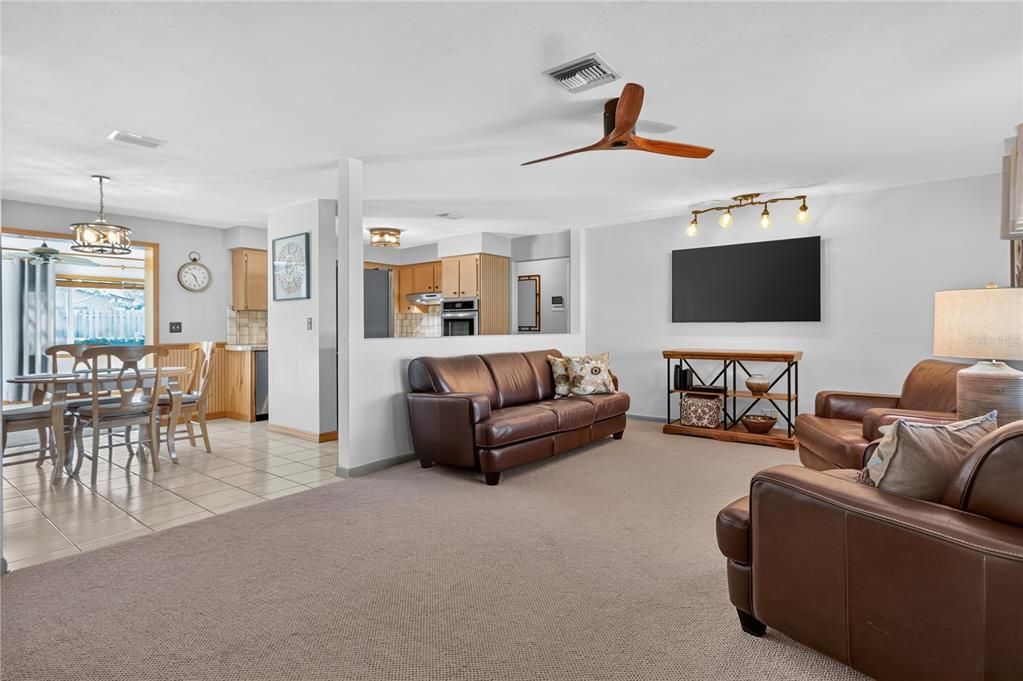 For Sale: $499,900 (3 beds, 2 baths, 1619 Square Feet)