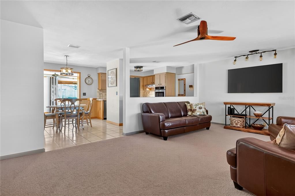 For Sale: $499,900 (3 beds, 2 baths, 1619 Square Feet)