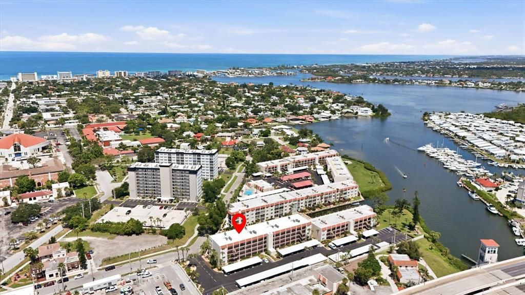 На продажу: $319,000 (2 спален, 2 ванн, 1085 Квадратных фут)