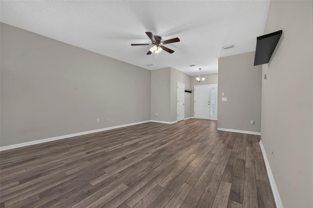 For Sale: $269,000 (3 beds, 2 baths, 1736 Square Feet)