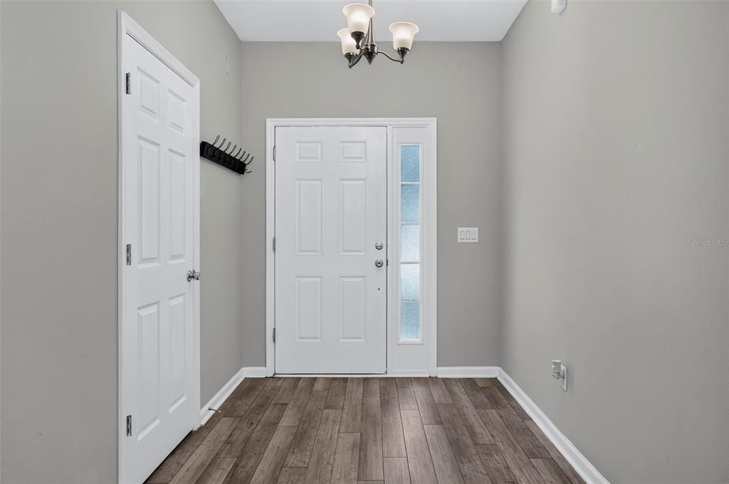 For Sale: $269,000 (3 beds, 2 baths, 1736 Square Feet)