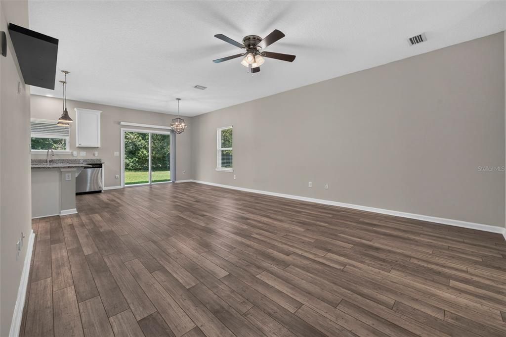 For Sale: $269,000 (3 beds, 2 baths, 1736 Square Feet)