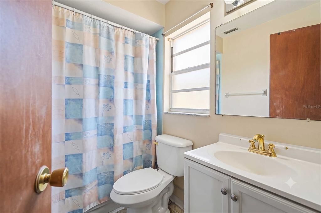 Active With Contract: $339,000 (3 beds, 2 baths, 1324 Square Feet)