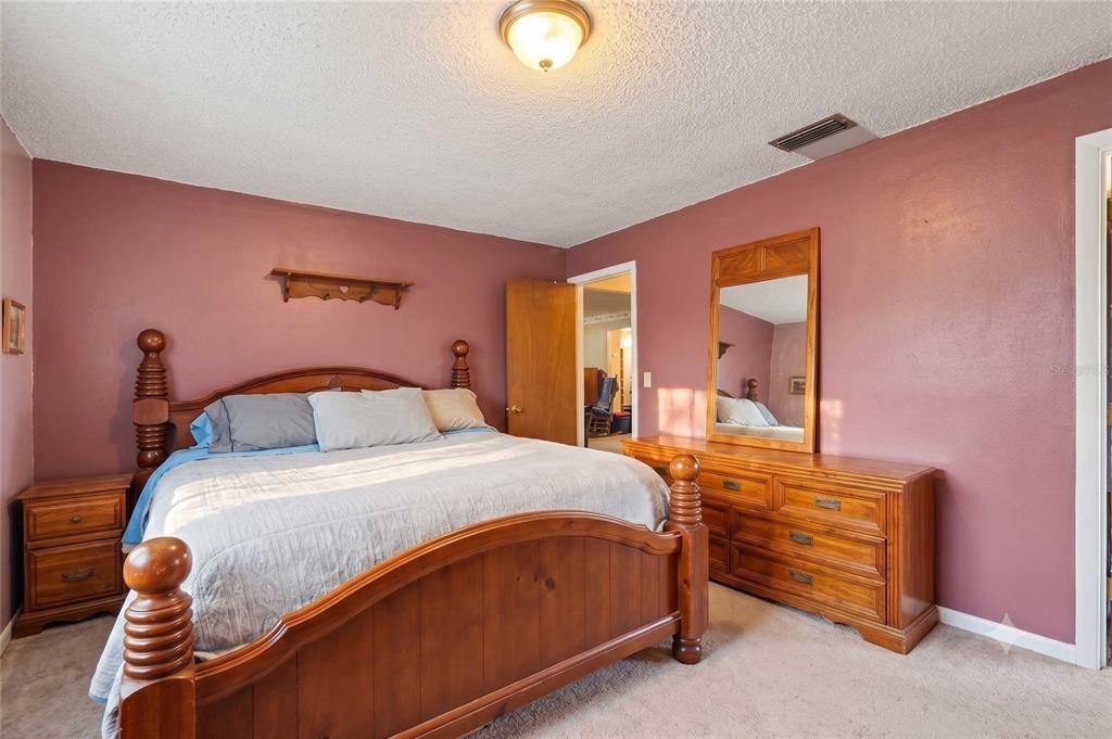 Active With Contract: $339,000 (3 beds, 2 baths, 1324 Square Feet)