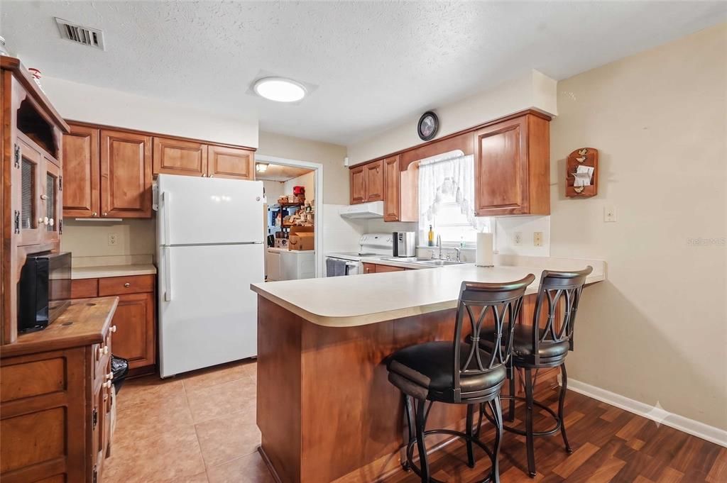 Active With Contract: $339,000 (3 beds, 2 baths, 1324 Square Feet)