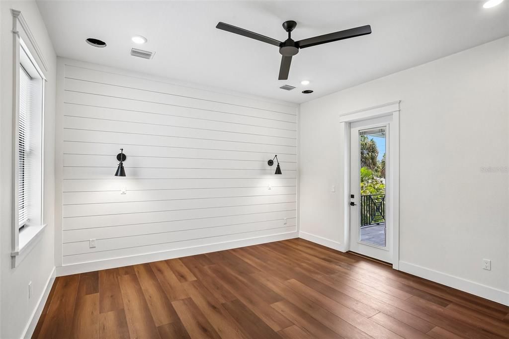 En Venta: $919,000 (3 camas, 2 baños, 2936 Pies cuadrados)