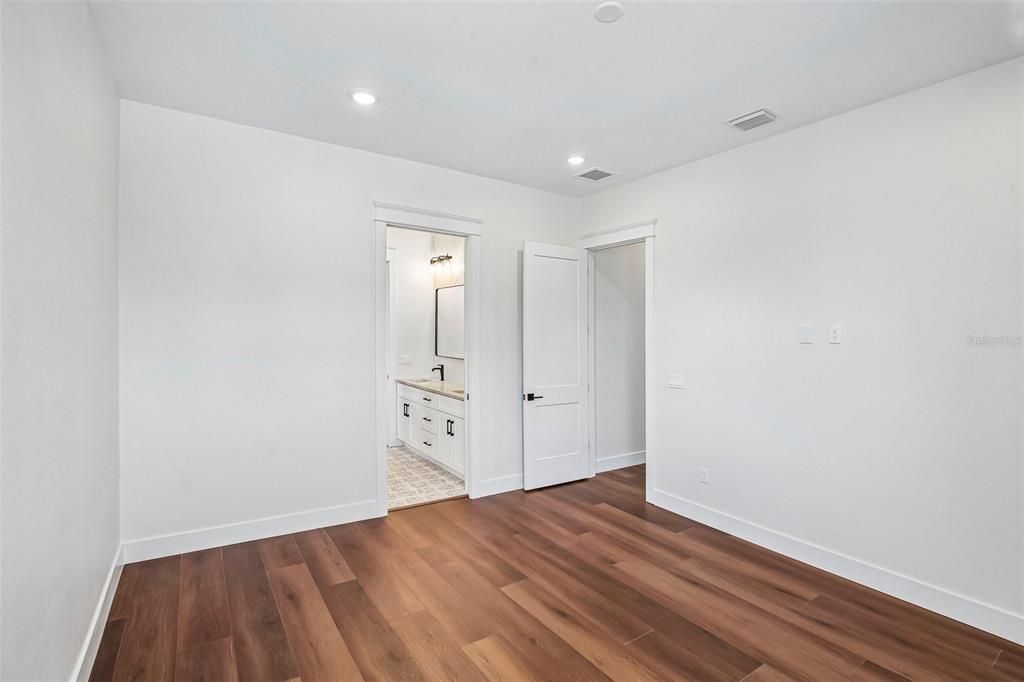 En Venta: $919,000 (3 camas, 2 baños, 2936 Pies cuadrados)