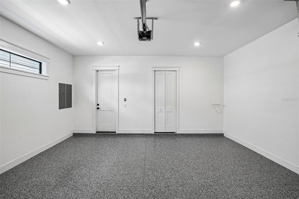 En Venta: $919,000 (3 camas, 2 baños, 2936 Pies cuadrados)