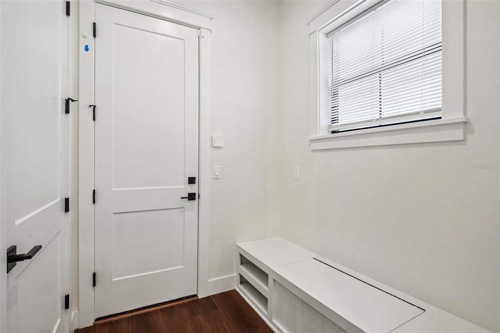En Venta: $919,000 (3 camas, 2 baños, 2936 Pies cuadrados)