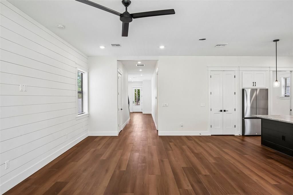 En Venta: $919,000 (3 camas, 2 baños, 2936 Pies cuadrados)