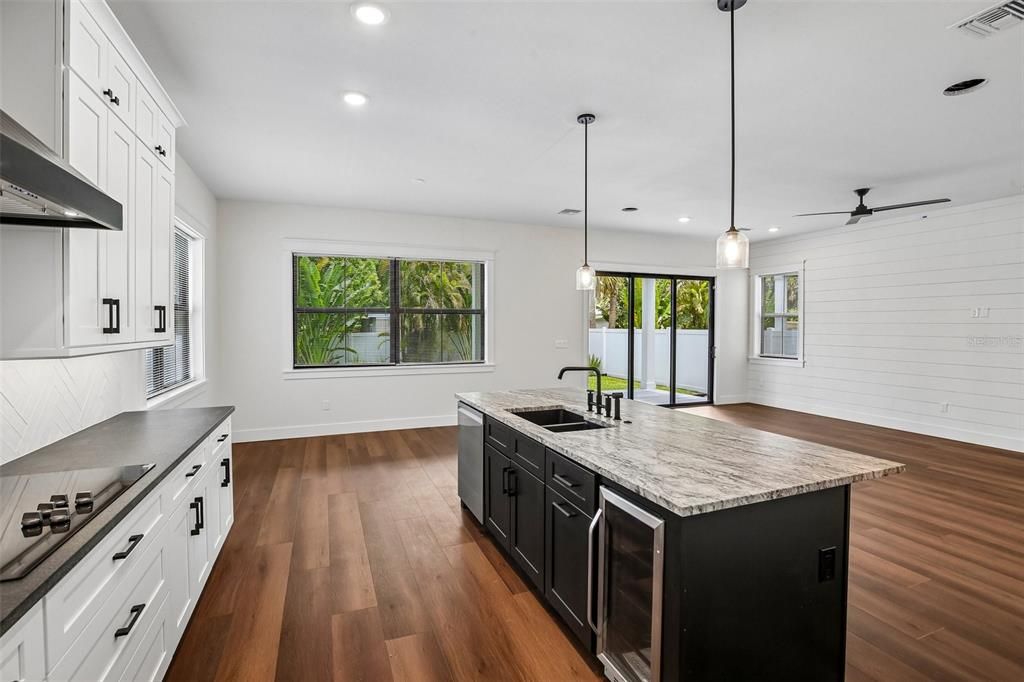 En Venta: $919,000 (3 camas, 2 baños, 2936 Pies cuadrados)