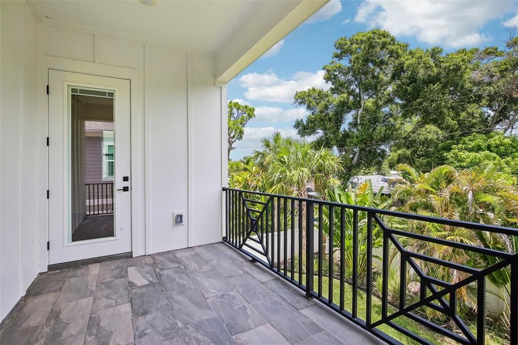 En Venta: $919,000 (3 camas, 2 baños, 2936 Pies cuadrados)