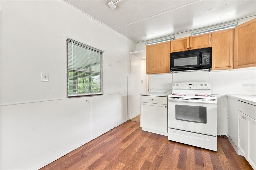 В аренду: $995 (1 спален, 1 ванн, 370 Квадратных фут)