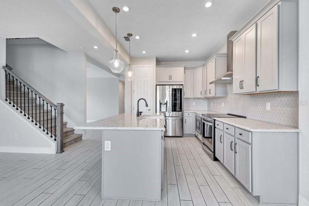 En Venta: $569,000 (4 camas, 3 baños, 2444 Pies cuadrados)