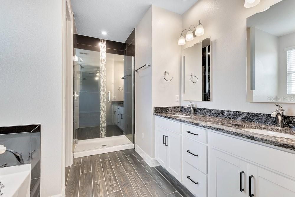 En Venta: $569,000 (4 camas, 3 baños, 2444 Pies cuadrados)