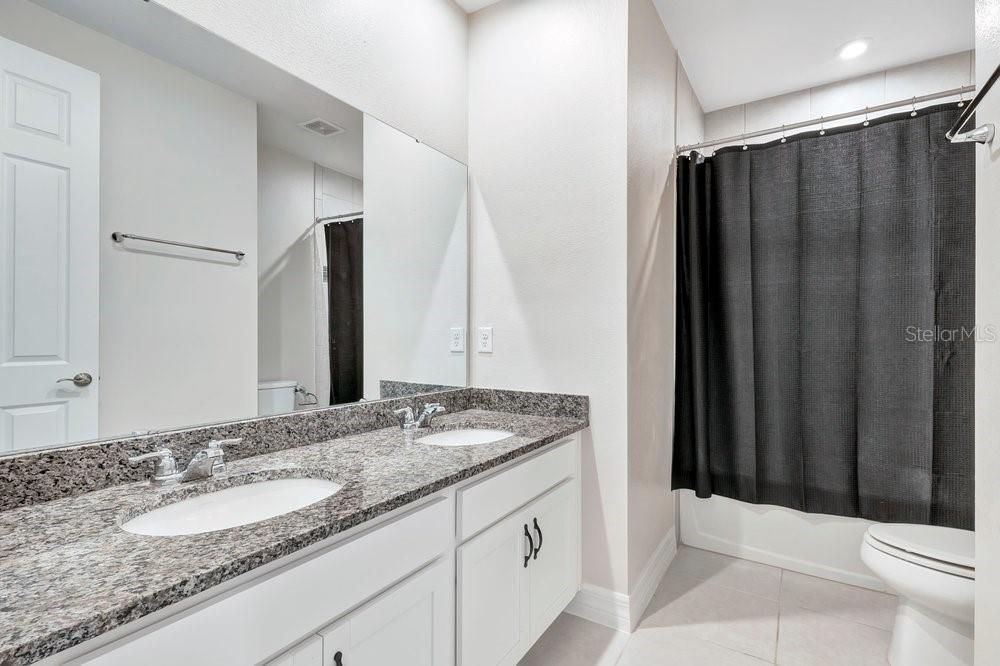 En Venta: $569,000 (4 camas, 3 baños, 2444 Pies cuadrados)