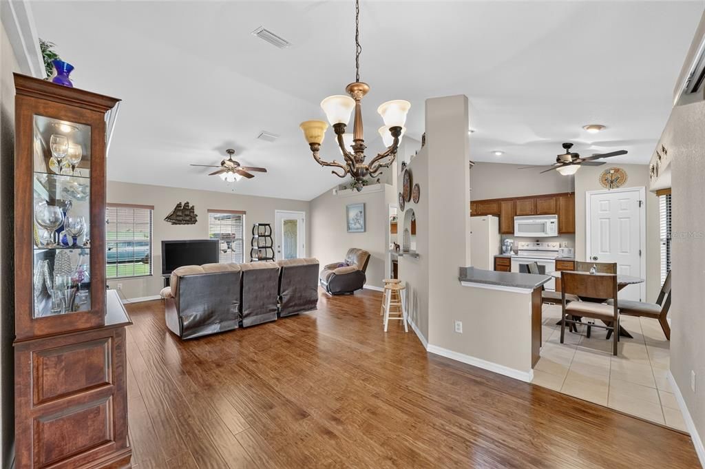For Sale: $274,999 (3 beds, 2 baths, 1330 Square Feet)