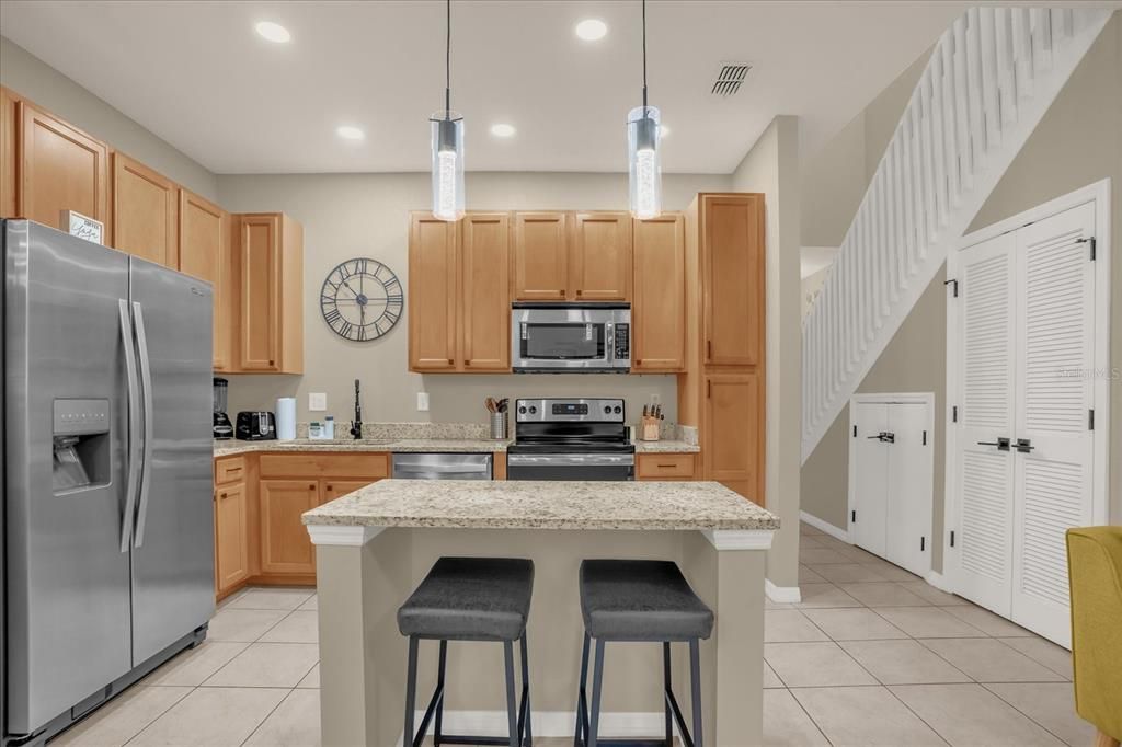 На продажу: $314,990 (4 спален, 3 ванн, 1636 Квадратных фут)