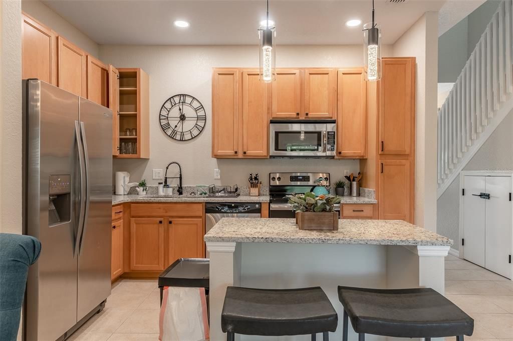 На продажу: $314,990 (4 спален, 3 ванн, 1636 Квадратных фут)