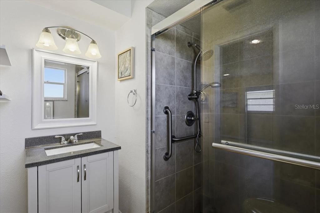Active With Contract: $255,900 (2 beds, 2 baths, 1041 Square Feet)