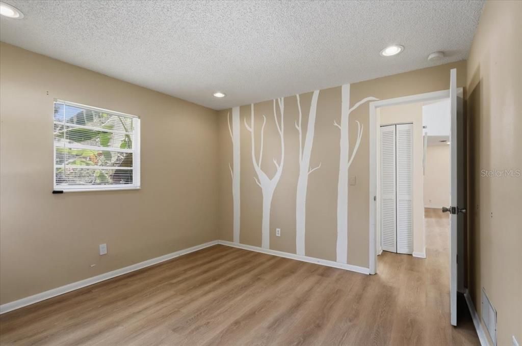 Active With Contract: $255,900 (2 beds, 2 baths, 1041 Square Feet)