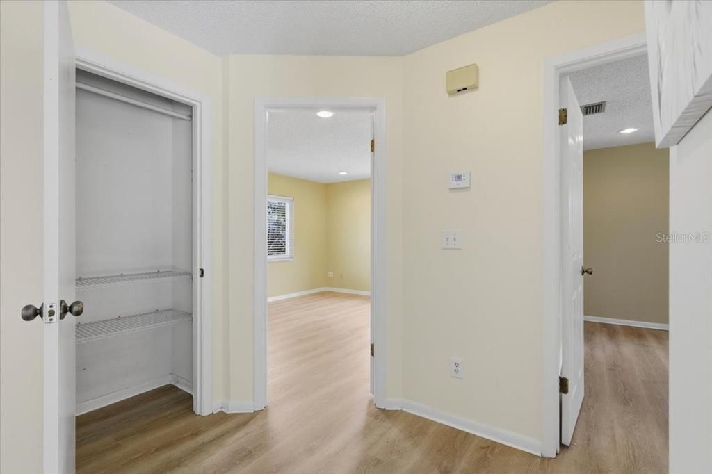 Active With Contract: $255,900 (2 beds, 2 baths, 1041 Square Feet)
