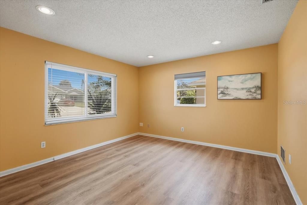 Active With Contract: $255,900 (2 beds, 2 baths, 1041 Square Feet)