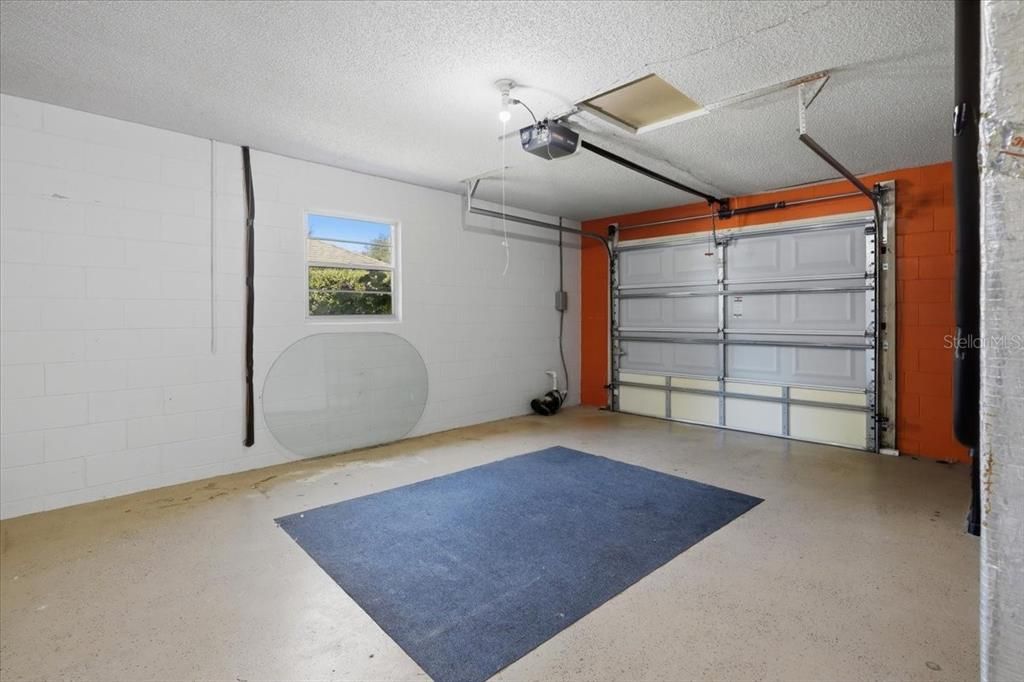 Active With Contract: $255,900 (2 beds, 2 baths, 1041 Square Feet)
